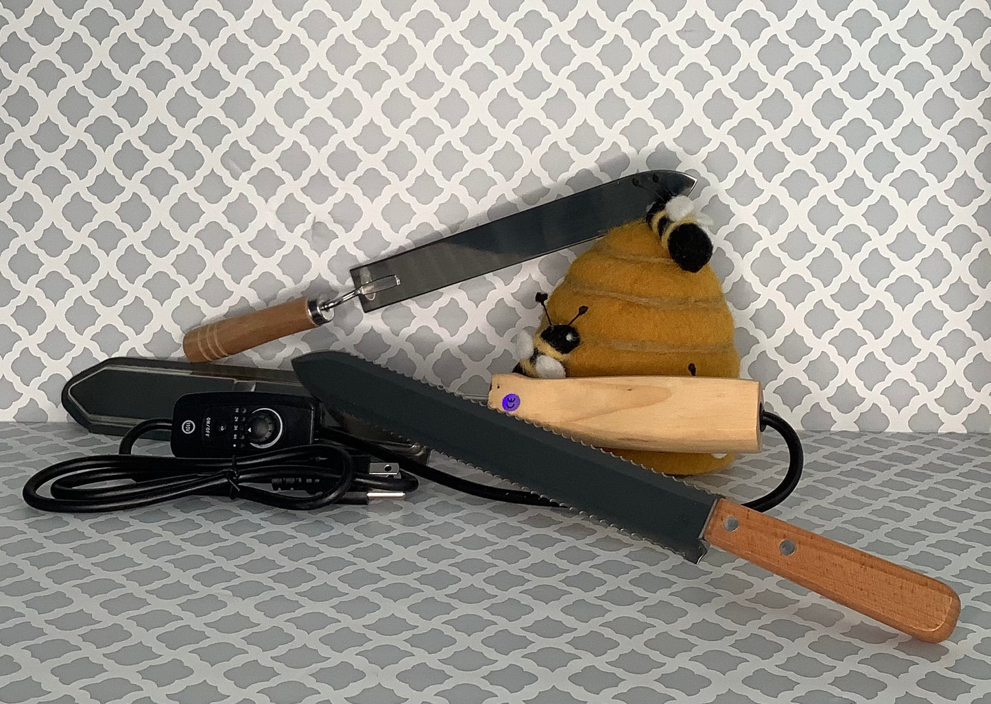 Uncapping Knives